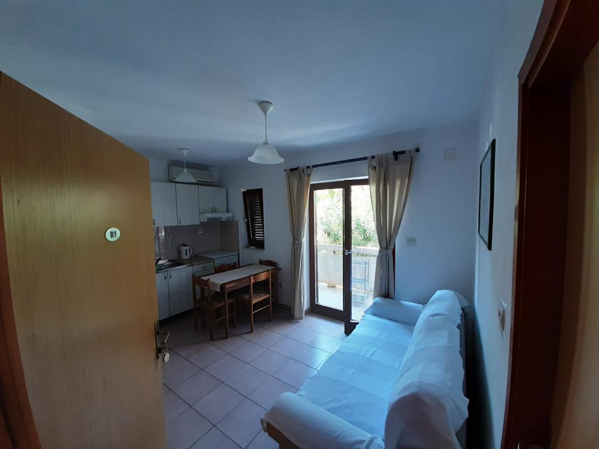 Apartments Keti Паг Экстерьер фото